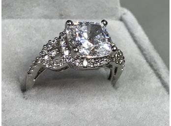 Gorgeous 925 / Sterling Silver With White Topaz - Unusual Knot Design - Very Pretty Silver Work - Nice !