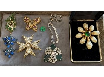 LOT OF LARGE VINTAGE COSTUME JEWELRY PIECES
