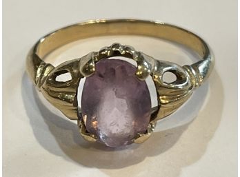 A 10K GOLD VINTAGE RING WITH AMETHYST, 2.5 GRAMS