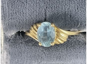 A VINTAGE 14K GOLD RING WITH AQUAMARINE, 1.83 GRAMS