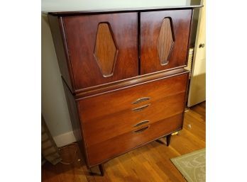 MCM Mid Century Modern Dresser.  Matches The Rest Of The Bedroom Set.