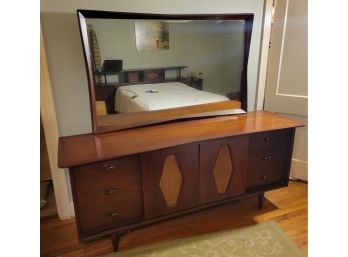 MCM Mid Century Modern Dresser With Mirror.