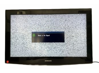32' Samsung TV Model LN32A450C1D