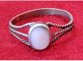 Size 8 Sterling Silver Ring With Mother Of Pearl