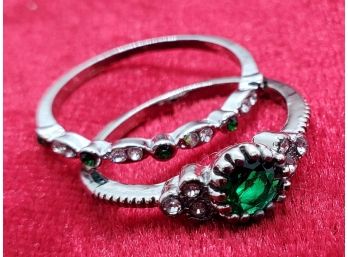Size 8 Silvertone Wedding Ring Set With Faux Green Emerald