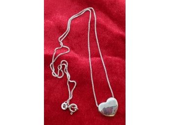 18' Sterling Silover Necklace With A Beautiful Heart Pendant