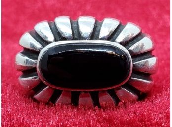 Size 7 Heavy Sterling Silver Ring With A Black Onyx ~ 5.48 Grams