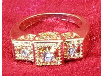 Size 6 1/2 Gold Tone Ring With Rhinestones