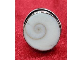 Size 7 Sterling Silver Plate With A Beautiful Shiva Eye Shell