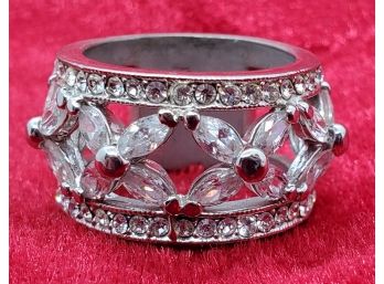 Size 7 Sterling Silver Ring With A Beautiful 'X' Patterned Rhinestones ~ Heavy 11 Grams