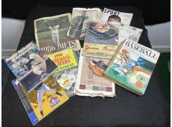 Misc Lot Of Old Baseball Programs/magazines