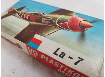 Vintage KP Lavochkin La-7 Airplane Model Kit 1:72 Scale