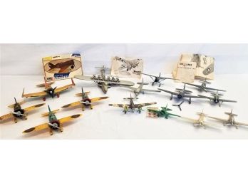 Lot Vintage Of Fourteen Military Model Airplanes     #20
