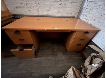 1980S BLONDE WOOD CONSTRUCTION 5 DRAWER DESK W/ CORD ORGANIZERS