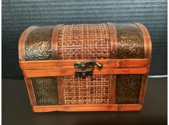 Vintage Hinged Wooden Keepsake Box