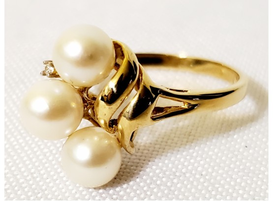 Lovely Vintage 14K Yellow Gold, Pearl With Diamond Accent Ladies Cluster Ring Size 7