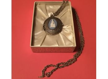 Vintage Wedgwood Medallion Mary Chess Cream Perfume Compact Necklace