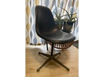 Herman Miller Vinyl Upholstered Eames Swivel Chair On Contractor Base 1975