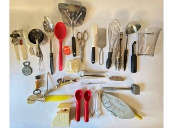 Over 30 Pieces Kitchen Tools, Some Vintage