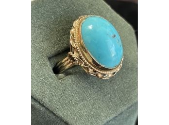 14k Gold Oval Turquoise Ring.  Size 6  1/2 . Excellent Cindition