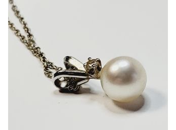 Sweet 14k White Gold Necklace With Pearl Pendant