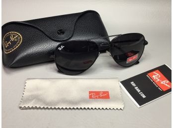 Amazing Brand New RAY BAN Aviator Sunglasses - Black Frames With Black Lenses With Case & Polishing Cloth