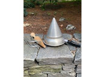 Galvanized Tin Mortar And Pestle Style Cone Strainer