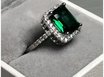 Fabulous Vintage Style 925 / Sterling Silver Ring With Emerald Green Stone With White Sapphires - WOW !