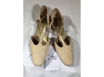 Very Nice Beige Color BRUNO MAGLI Low Heels - Very Nice Quality - Size 6-1/2' - Made In Bologna Italy