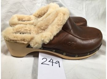 Very Nice Brown Shearling UGGS - Clogs - Wooden Sole - FANTASTIC Uggs- Super Comfortable - WOW Amazing !