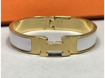 Designer Style H Bracelet - This Is Costume Jewelry - This Is DESIGNER STYLE - Clic Clac STYLE - Gold Tone