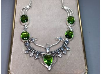 Amazing 925 / Sterling Silver Drop Necklace With Beautiful Peridot Stones - Very Pretty Necklace - 16'