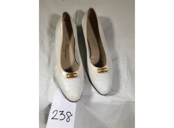 Very Nice SALVATORE FERRAGAMO BOUTIQUE Shoes - Off White & Gold - Overall Very Nice Condition - Size 7 B