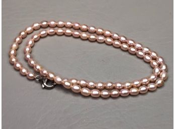 Lovely Set Of Vintage Soft Pink Rice Pearls - Beautiful Necklace 16' - With Sterling Silver Clasp - Nice !