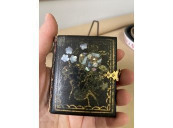 Small Antique Mother Of Pearl Keepsake Box
