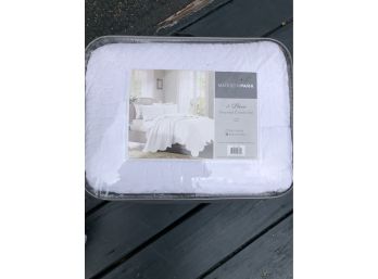 A Set Of New In Packaging Madison Park Scalloped Edge Quilted Coverlet - King