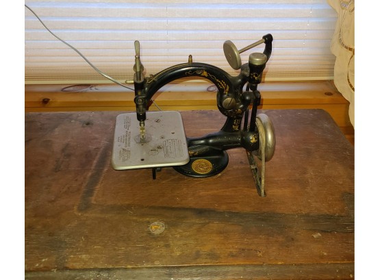 Vintage Wilcox & Gibbs Chain Stich Sewing Machine And Table