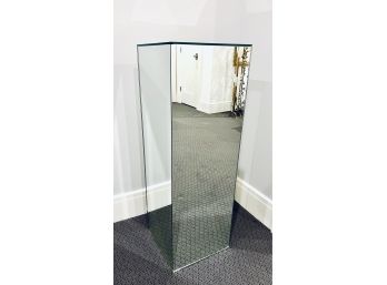 Mirrored Pedestal   (LOC: W1)