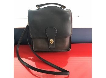 A Vintage Black Leather Coach - Willis Station Bag