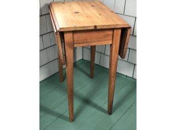 Good Looking Vintage Style Knotty Pine Double Drop Leaf Table - Great Condition - Use Anywhere - Very Nice !