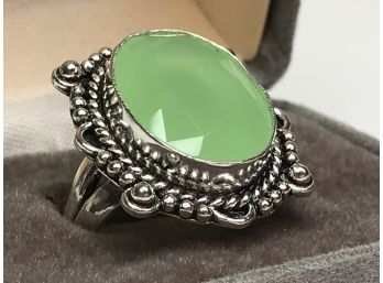Lovely Sterling Silver / 925 Cocktail Ring With Beautiful Pale Green Chalcedony - Very Pretty Ring ! Wow !
