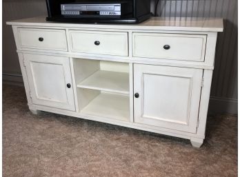 Lovely ETHAN ALLEN Country Farmhouse White Cabinet / Server / Cupboard CAN BE USED AMYWHERE ! - Super Nice !