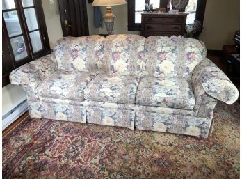 Fabulous LA -Z - BOY Floral Sofa - Very Nice Piece - 92' X 36' X 33' - Very Pretty Piece - Non Smoking House