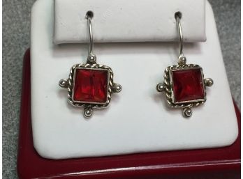 Lovely 925 / Sterling Silver Earrings With Garnets - Very Pretty - Very Nice Sterling Silver Rope Detail