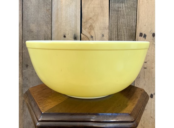 Vintage Primary Yellow Pyrex Mixing Bowl 2 1/2 Qt