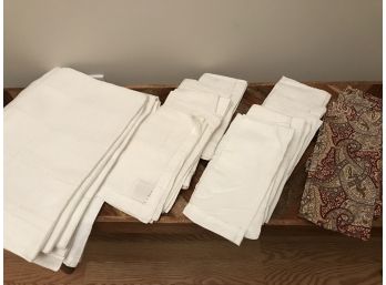 Waterford Linens! 98x62 Tablecloth And 12 Coordinating Napkins Plus 6 Paisley Napkins