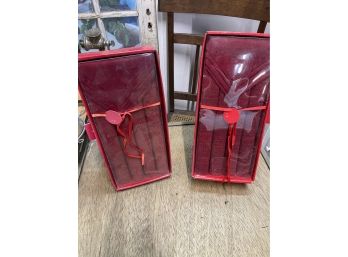 2 Sets Of 4 Red Ribbed Mats With Lurex And Satin Napkins