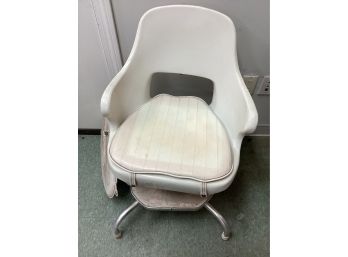 Moller Deck Chair Aluminum Swivel Base With White Molded Chair Boat Or Dock Needs To Be Cleaned 2 Seat Pads