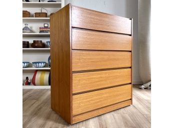 Reff Canada Mid-century Modern 5-drawer Dresser