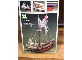 Fantastic Large BLUENOSE II Tall Schooner Ship Model UNBUILT - From 1985 - New In Box - Made In Spain $100
